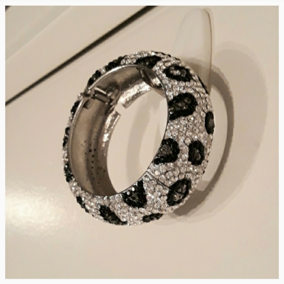 🥳Host Pick🥳 Blinged Out Leopard Bangle Bracelet - Picture 3 of 3
